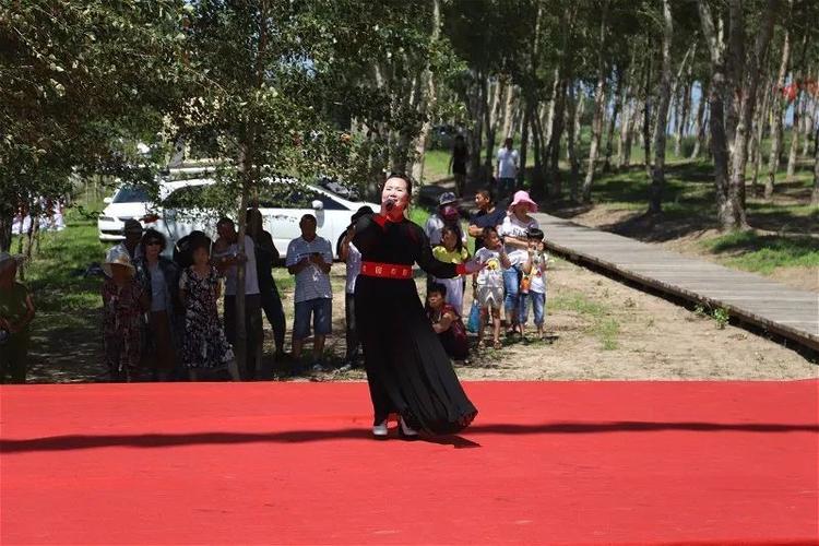 杜尔伯特又添冰爽消夏新去处——嘎日迪景区开门迎客