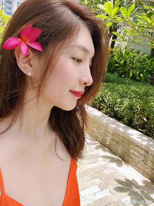 江疏影晒六宫格随拍##江疏影橙色系六宫格#江疏