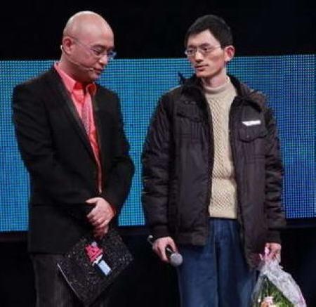"非诚勿扰"主持人孟非(左)与男嘉宾
