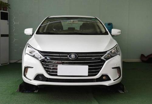 同是电动车,比亚迪秦ev450续航达400km,比帝豪ev450更划算