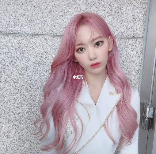 宫脇咲良izone粉发少女感冬日妆容