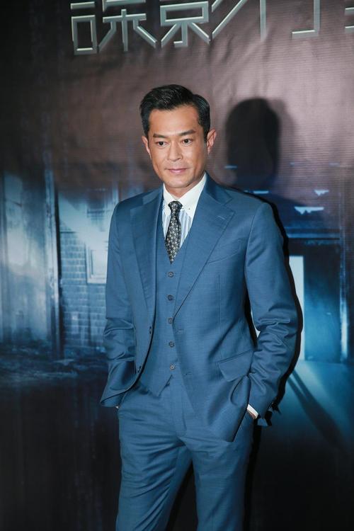 《使徒行者2》开拍 古天乐张家辉帅气合照 吴镇宇不顾形象吃东西