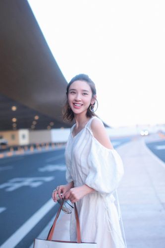 唐艺昕,希望你早点来保护我,让我安心的做个胆小鬼