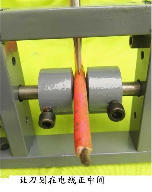 多功能废旧电线剥皮神器剥线皮神器小型扒线器电缆剥皮刀实用工具