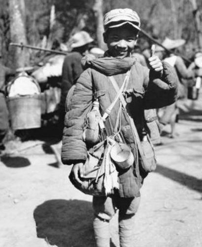 老照片:抗日战争时期难忘的瞬间,不禁让人潸然泪下!