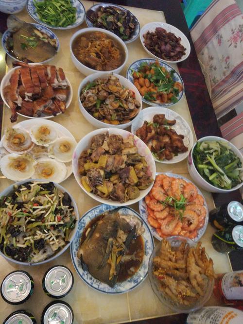 丰盛的一桌年夜饭.