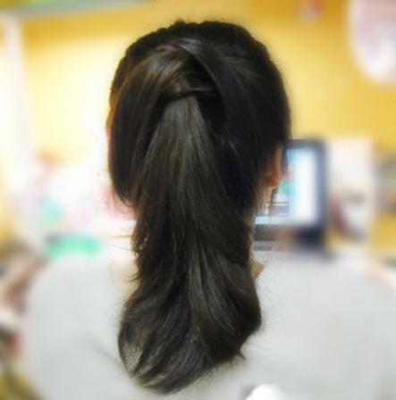 简单马尾辫的扎法图解韩式马尾来袭彰显青春气息