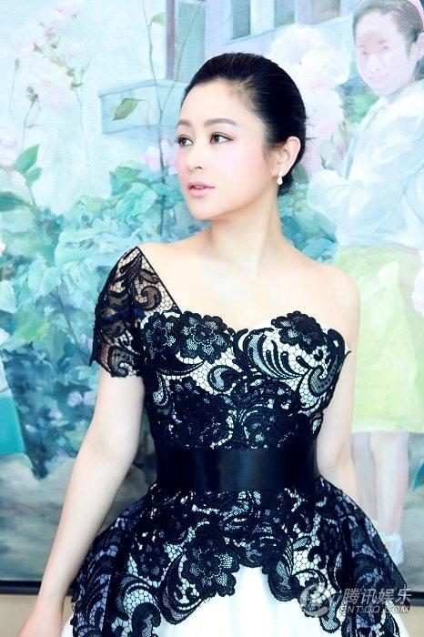 高清:陈红获选十大成功女性 展现事业女性魅力