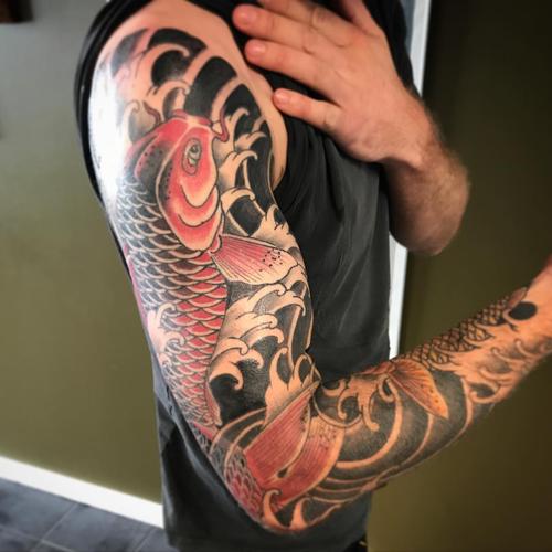 搞电子电工的竺先生鲤鱼花臂纹身图案