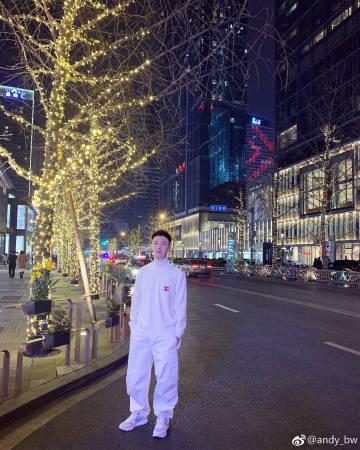 这个小伙很稳健