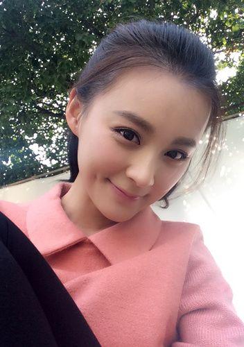 毛林林忙拍《两个女人的战争》 变身劳模惹人疼(组图)