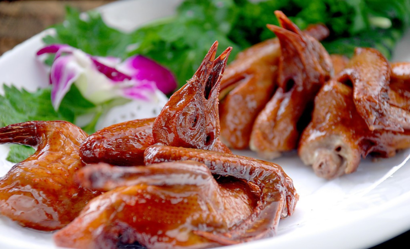 广式烧鹅,脆皮乳鸽,青椒龙利鱼,西红柿炖牛腩,浓汤脆香米,杏鲍菇焗