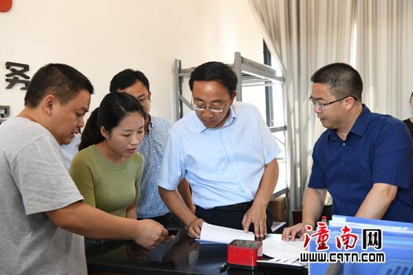 张安疆检查脱贫攻坚成效专项调查准备工作