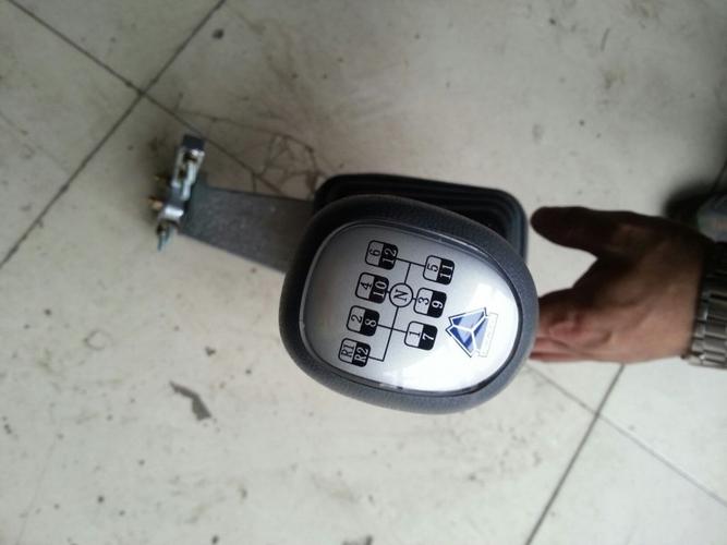 换挡杆总成 豪沃12档