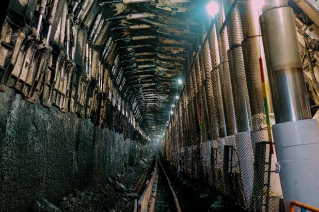 世界第一大采高采煤工作面安全回采超千万吨