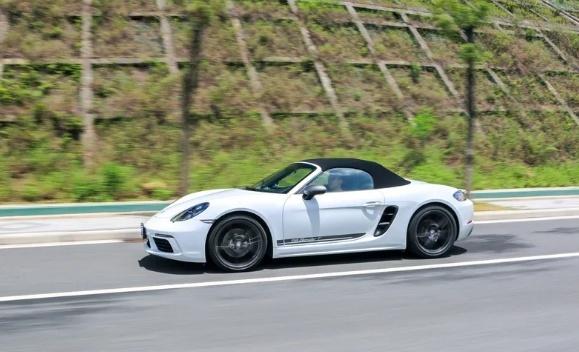 女神出街单品,保时捷718 boxster t,回头率极高