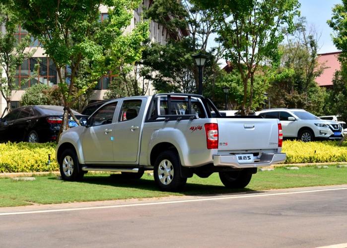 江西五十铃的国六皮卡,1.9t柴油机头动力足,顶配接近20万