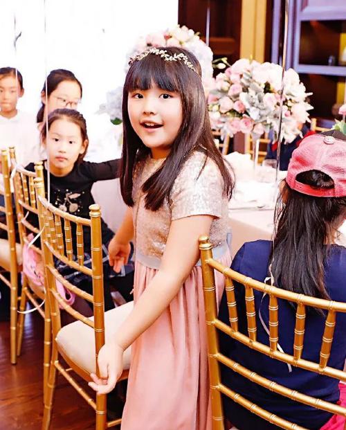 萌娃叛逆成长时:王诗龄奢侈乱打扮多多打耳洞