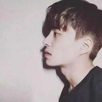 气质侧脸开车头像男生