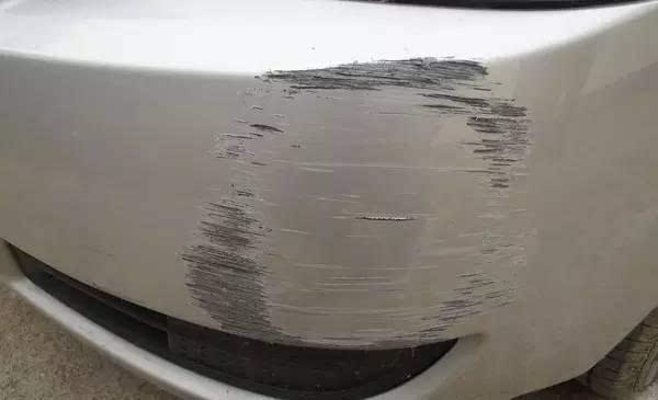 汽车被蹭掉漆如何处理?