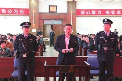 平罗县原县委书记杜迁受贿案昨开庭