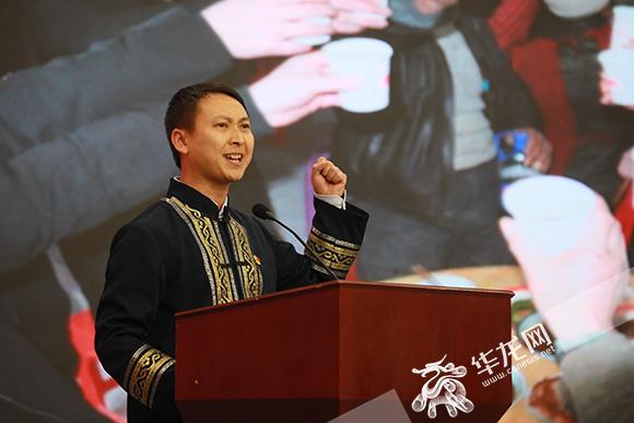 重庆石柱县中益乡的党委书记谭雪峰.