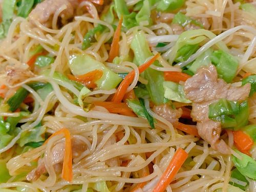 瘦肉包菜炒米粉