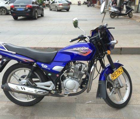 蓝色的豪爵牌-银豹hj125-7e跨骑摩托车 - 2700元