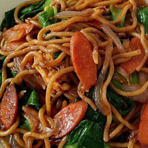 超简单的火腿炒面,只是加了几勺这个,儿子就多吃了两碗