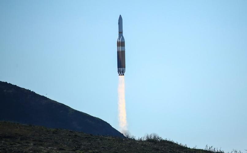 美国发射德尔塔-4重型火箭 将一枚秘密间谍卫星送入