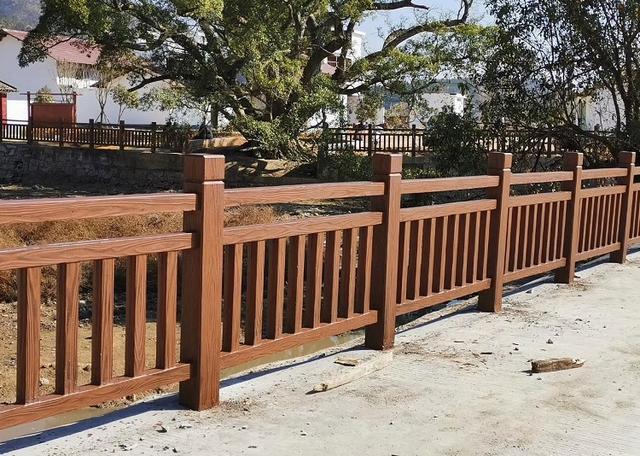 水泥预制护栏仿木纹栏杆油漆颜色是怎么做的