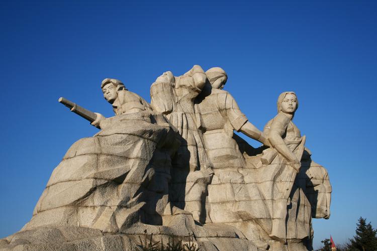 位于黑龙江省牡丹江市的八女投江雕塑.图/cfp@视觉中国