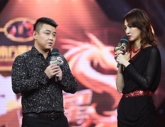 在该节目中,王皓妻子在舞台上表演,王皓现场助阵.