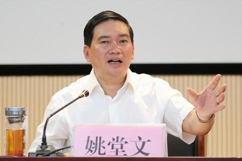 二,云南省统计局原党组书记,局长姚堂文 ,在担任砚山县委书记,文山