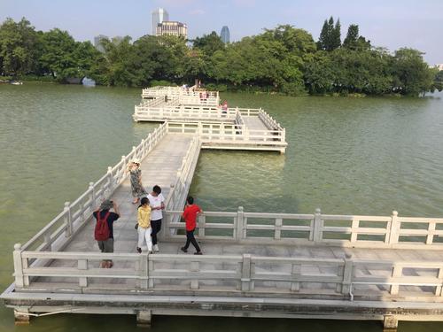 惠州西湖的九曲桥.