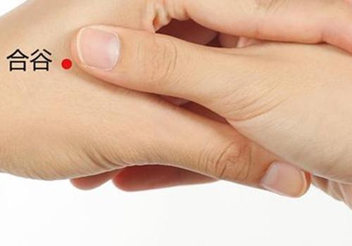 发烧搓哪个部位退烧快 推拿,穴位按摩快速退烧