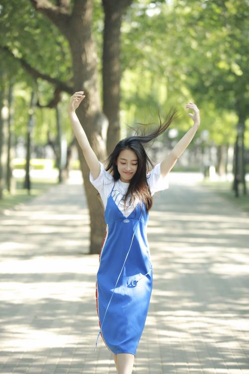 王艺诺清新袭人活力入夏