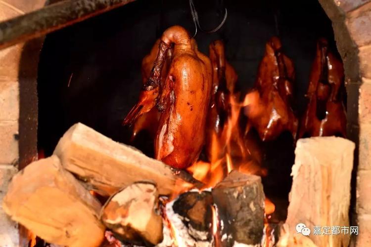 8折!卖出3600000只的烤鸭神店杀到嘉定,竟搬来了整条北京胡同!