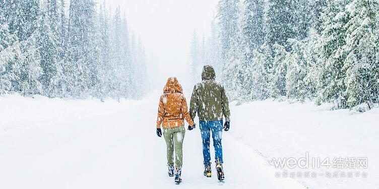 下雪天情侣看雪的说说 想和你一直到白头