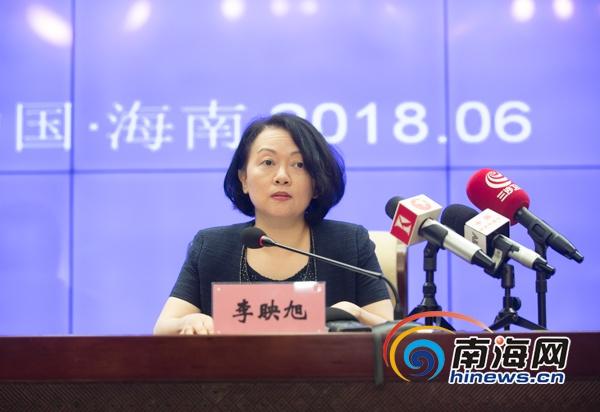 海南省委组织部部务委员李映旭对海招网引才版块进行介绍.