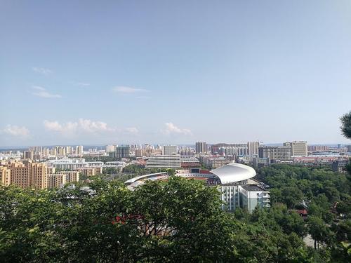 北山上看牡丹江的全景