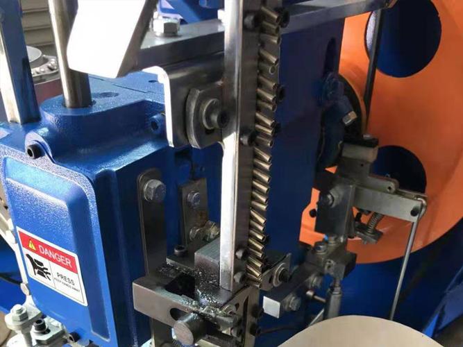 实用的全自动铆钉机-专业的全自动铆钉机制作商