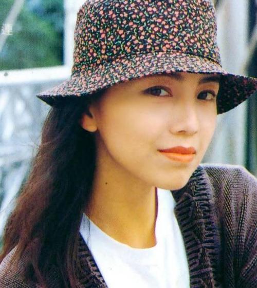 已经成为了演艺圈大前辈的邓萃雯在接受采访时提到了现在的年轻演员和