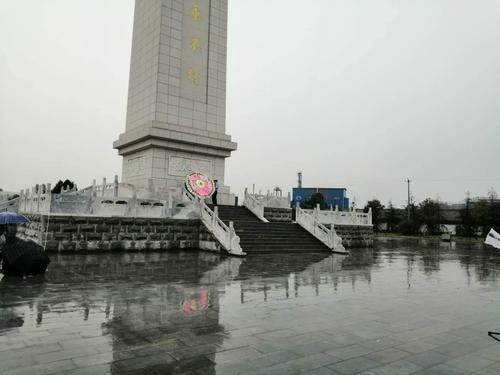 濮阳市刑警支队冒雨前往清丰县烈士陵园开展祭祀缅怀革命先烈活动