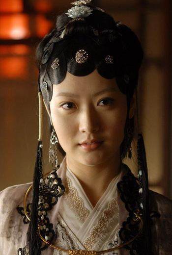 不是薛宝钗,不是林黛玉,《红楼梦》里第一美女到底是谁?