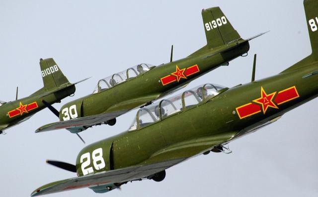 中国"巨嘴鸟":初教六攻击机|螺旋桨|战斗机_网易订阅