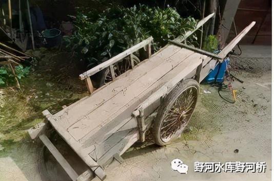 网易首页>网易号>正文申请入驻> 在我们这叫排子车,用途也很广泛,拉货