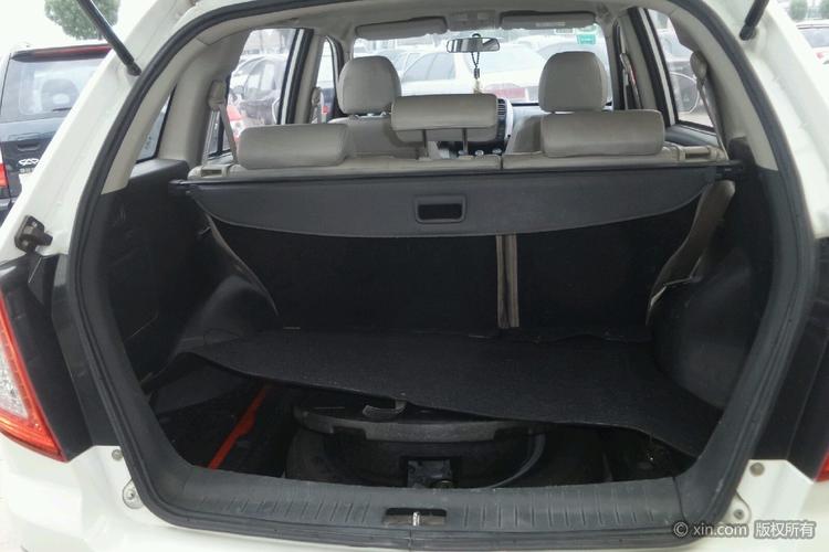 力帆汽车x60后备箱