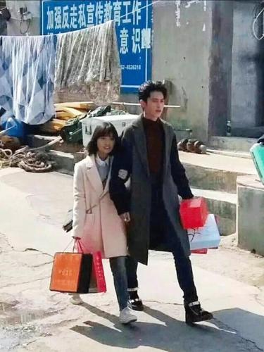 160的沈月和178的何穗穿同一条裙子,网友:土肥圆杉菜还能这么仙