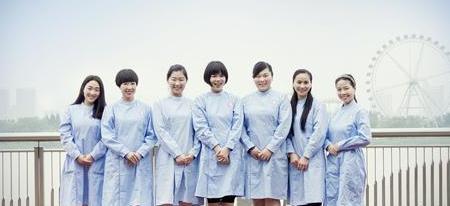 叶艳(中)和她的"母乳吧"团队